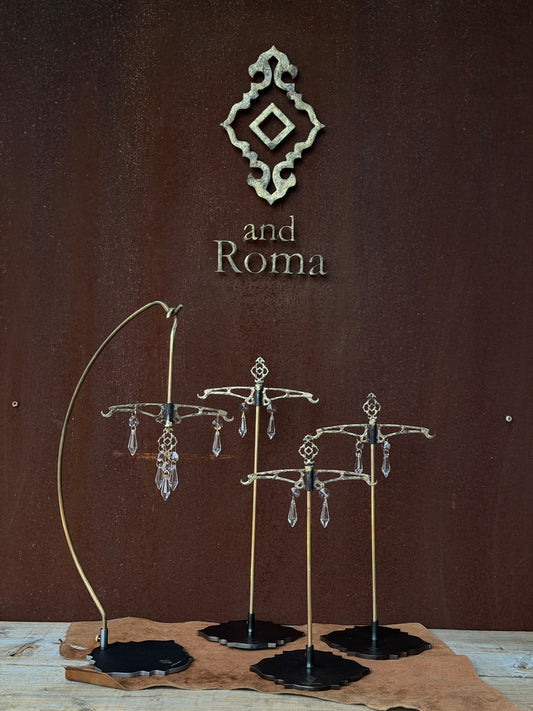 Baroqne stand/hanger