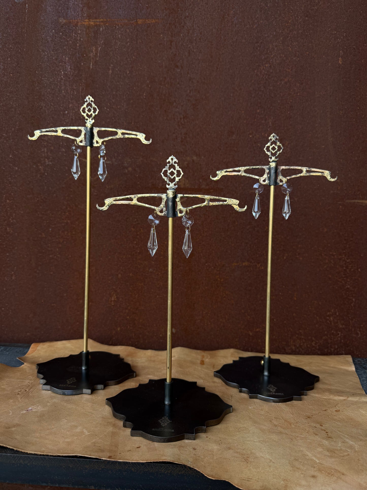 Baroqne stand/hanger