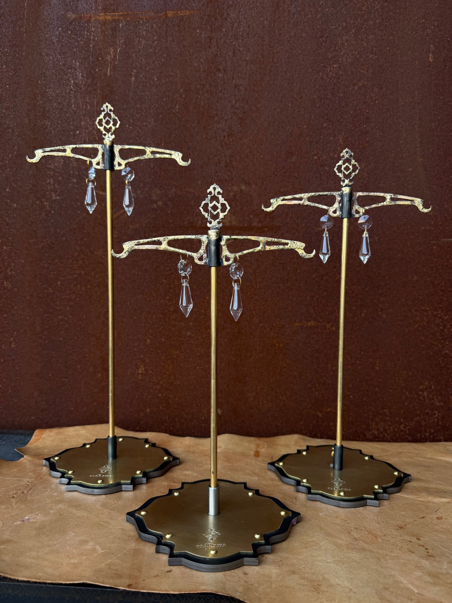 Baroqne stand/hanger