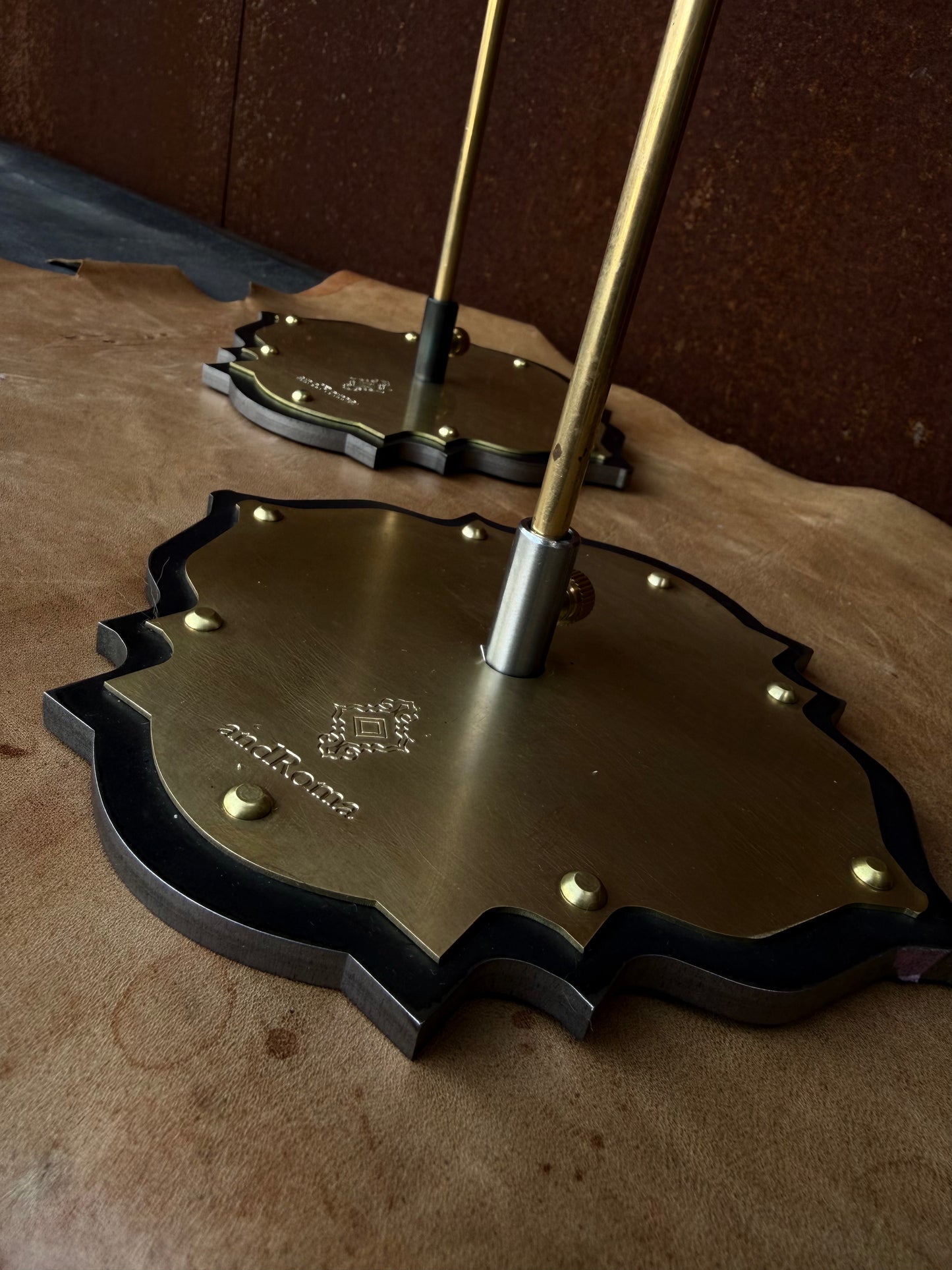 Baroqne stand/hanger